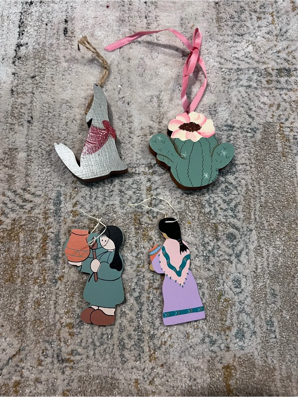 Christmas hand painted wooden ornaments lot of 4 z99